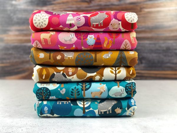 Steinbeck Baumwollsweat Woody das Wildschwein und seine Waldfreunde petrol-bunt Im Angebot – Bild 4